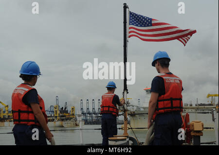 Coast Guard deck crew members of the USCGC Tampa prepare to get underway, Balboa, Panama, July 29, 2017. The 270-foot ship arrived in Balboa after passing through the Panama Canal. Coast Guard photo by Petty Officer 2nd Class Lisa Ferdinando Stock Photo