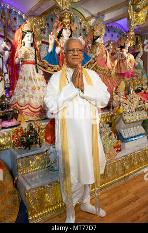 Posed portrait of a Hindu priest - or PUNDIT  - at the Shri Lakshmi Narayan Mandir  temple in Richmond Hill, Queens, New York. Stock Photo