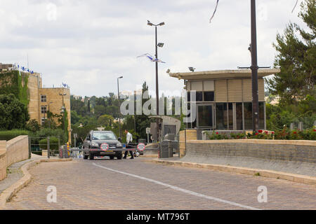 8 May 2018 Armed security personnel man the vehicle check point on the slip road to the entrance to the Israeli Parliament Knesset Buildings Jerusalem Stock Photo