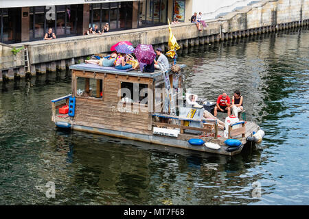 Germany,Berlin-Mitte, 27th May 2017. Anti AfD boat protest on the river Spree to counter nation-wide AfD demo.                                         Stock Photo