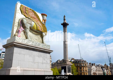 Michael Rakowitz’s artwork, 'The invisible Enemy should not exist' - Fourth Plinth in Trafalgar Square. It is made from 10,000 date syrup cans. Stock Photo