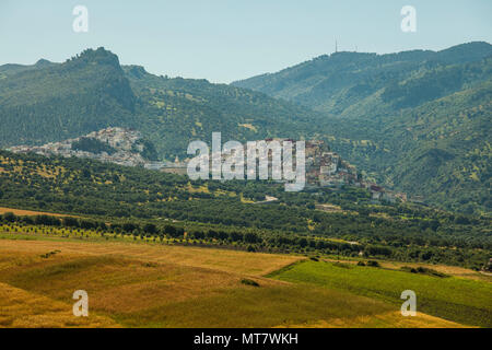 Holy town of Moulay Idriss in Morocco, Africa. Here Moulay Idriss I arrived in 789, bringing with him the religion of Islam, and starting a new dynast Stock Photo