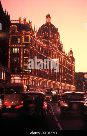 1988 HISTORICAL HARRODS DEPARTMENT STORE (©CHARLES WILLIAM STEPHENS 1939) BROMPTON ROAD KNIGHTSBRIDGE LONDON ENGLAND UK Stock Photo