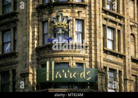 1988 HISTORICAL SIGN HARRODS DEPARTMENT STORE (©CHARLES WILLIAM STEPHENS 1939) BROMPTON ROAD KNIGHTSBRIDGE LONDON ENGLAND UK Stock Photo