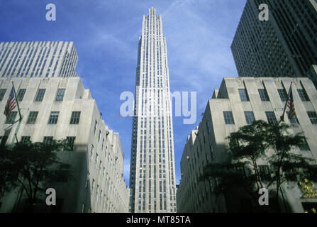 1988 HISTORICAL ROCKEFELLER CENTER TOWER FIFTH AVENUE MANHATTAN NEW YORK CITY USA Stock Photo