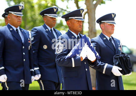 The Blue Eagles Honor Guard from March Air Reserve Base, California, including 163d Attack Wing members Senior Master Sgt. Jonathan Gaygay and Staff Sgt. Joseph Trujillo, escort the remains of retired Maj. Hal D. Byers, during his memorial service June 7, 2017, at Riverside National Cemetery in Riverside, California. Byers retired from the 163d Attack Wing in 2016 and worked at the wing as a contractor at the time of his death. (Air National Guard photo by Senior Airman Crystal Housman) Stock Photo