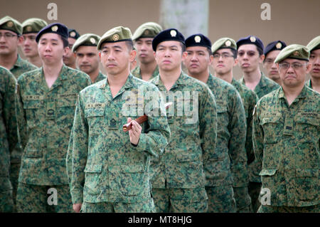 Soldiers assigned to the 6th Division, Singapore Army and 10th Singapore Infantry Brigade listening to opening remarks during the opening ceremony of Tiger Balm 18 at the 298th Regiment, Multi-Functional Training Unit (MFTU), Regional Training Institute (RTI), Waimanalo, Hawaii, on May 14, 2018. Tiger Balm is an annual bilateral military exercise designed to enhance the professional relationship, combat readiness, and interoperability between the US and Singapore, and fulfill and demonstrate regional security partnership and resolve. (U.S. Army photo by Staff Sgt. Armando R. Limon, 3rd Brigade Stock Photo