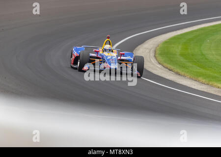 May 27, 2018 - Indianapolis, Indiana, United States of America - ALEXANDER ROSSI (27) of the United States brings his car down through the turns during the Indianapolis 500 at Indianapolis Motor Speedway in Indianapolis Indiana. (Credit Image: © Walter G Arce Sr Asp Inc/ASP via ZUMA Wire) Stock Photo
