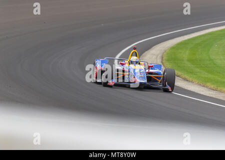 May 27, 2018 - Indianapolis, Indiana, United States of America - ALEXANDER ROSSI (27) of the United States brings his car down through the turns during the Indianapolis 500 at Indianapolis Motor Speedway in Indianapolis Indiana. (Credit Image: © Walter G Arce Sr Asp Inc/ASP via ZUMA Wire) Stock Photo