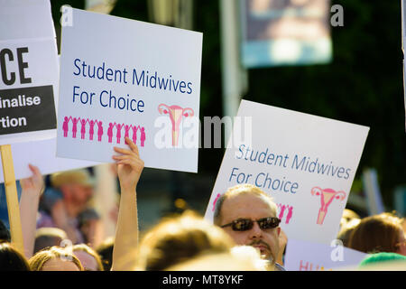 Belfast, Northern Ireland. 28/05/2018 - Protesters hold up placards with the message 'Student midwives for choice'.  Around 500 people gather at Belfast City Hall to call for the decriminalisation of abortion in Northern Ireland.  It comes the day after a referendum held in the Republic of Ireland returned a substantial 'Yes' to removing the 8th amendment to the constitution, which gives equal right of life to both the mother and baby, effectively banning abortion in all circumstances. Stock Photo
