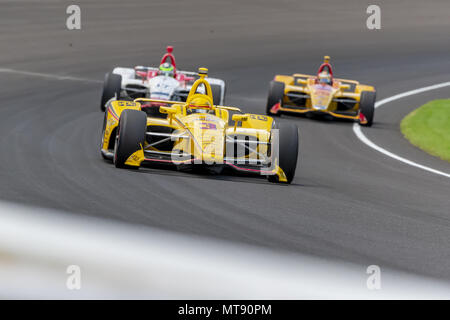 May 27, 2018 - Indianapolis, Indiana, United States of America - HELIO CASTRONEVES (3) of Brazil  brings his car down through the turns during the Indianapolis 500 at Indianapolis Motor Speedway in Indianapolis Indiana. (Credit Image: © Walter G Arce Sr Asp Inc/ASP via ZUMA Wire) Stock Photo