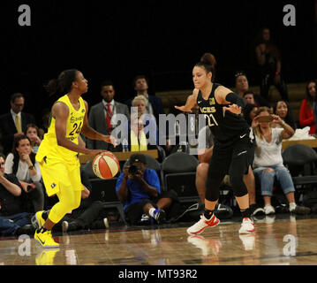 Las Vegas, Nevada, USA. 28th May, 2018. Kayla McBride # 21 of the Las Vegas Aces handles the ball against the Seattle Storm during the Las Vegas Aces first ever WNBA home game on May 27, 2018 at the Mandalay Bay Events Center in Las Vegas, Nevada. Credit: Marcel Thomas/ZUMA Wire/Ģ����ý Live News Stock Photo