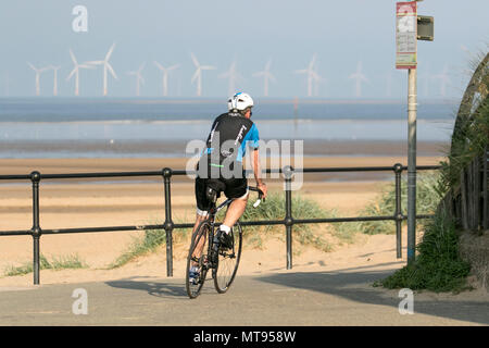 Crosby, Liverpool.  29th May, 2018. UK Weather:  Bright summer day on the north-west coast as local residents and holidaymakers take early morning exercise on the coastal path and Merseyside beach. The beach is festooned with Spring Bank Holiday litter with overflowing bins and garbage blowing in the breeze. The Sefton council containers clearly inadequate for the amount of plastic waste. Credit: MediaWorldImages/AlamyyLiveNews. Stock Photo