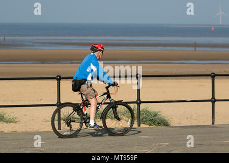 Crosby, Liverpool.  29th May, 2018. UK Weather:  Bright summer day on the north-west coast as local residents and holidaymakers take early morning exercise on the coastal path and Merseyside beach. The beach is festooned with Spring Bank Holiday litter with overflowing bins and garbage blowing in the breeze. The Sefton council containers clearly inadequate for the amount of plastic waste. Credit: MediaWorldImages/AlamyyLiveNews. Stock Photo