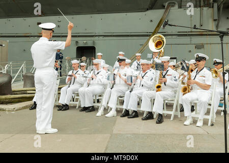 New York, United States. 28th May, 2018. US Navy brass band preforms during Memorial Day celebration at Intrepid Sea, Air & Space Museum Credit: Lev Radin/Pacific Press/Alamy Live News Stock Photo