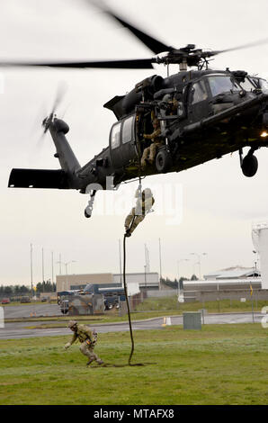 Oregon Air National Guard members from the 142nd Fighter Wing, 125th Special Tactics Squadron, conduct various hoist, rope and rappel training from a MH-60 Blackhawk, as part of ongoing operational readiness training, March 19, 2017, Portland Air National Guard Base, Ore. Stock Photo