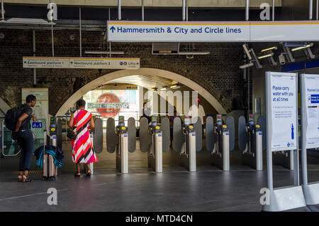 barriers on the tube line