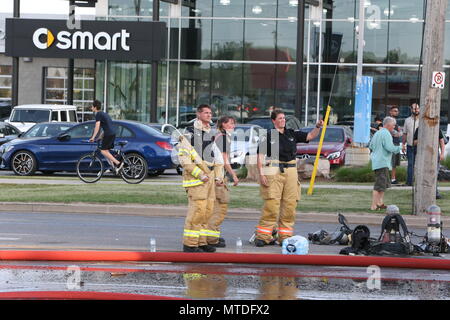 London Ontario, Canada. May 29th 2018, London, Ontario Canada, Fire broke out at the old Hooks restaurant around 5:15pm today at the corner of Southdale and Wharncliffe in London Ontario,  Fire crews were battling the flames for hours and had the blaze tame round 8 pm.  Even though the restaurant has not been open years, Londoners still have great memories and are sad to let this building go. Luke Durda/alamy Live news. Stock Photo