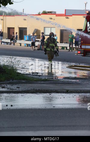 London Ontario, Canada. May 29th 2018, London, Ontario Canada, Fire broke out at the old Hooks restaurant around 5:15pm today at the corner of Southdale and Wharncliffe in London Ontario,  Fire crews were battling the flames for hours and had the blaze tame round 8 pm.  Even though the restaurant has not been open years, Londoners still have great memories and are sad to let this building go. Luke Durda/alamy Live news. Stock Photo