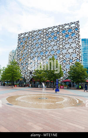 Ravensbourne University (formerly the Ravensbourne College of Design and Communication), next to the O2 on Greenwich Peninsula, London, UK. Stock Photo