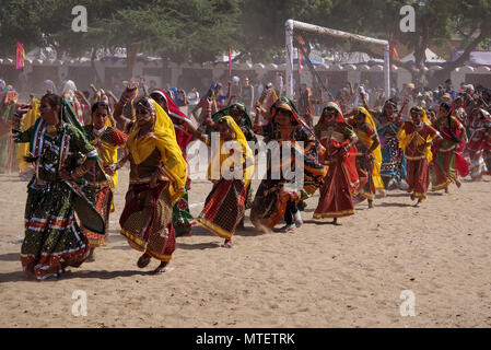 Unidentified girls perfoming traditional ethnic dance at Pushkar Mela in Rajasthan, India Stock Photo