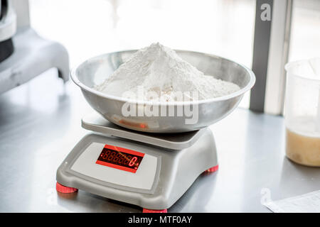 Bread flour in weighing scales Stock Photo - Alamy