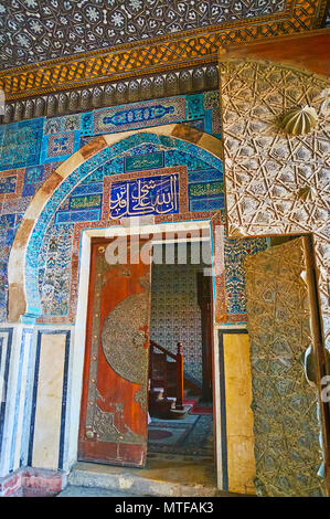 CAIRO, EGYPT - DECEMBER 24, 2017:  Traditional Moorish door with horseshoe (keyhole) arch is the entrance to the Reception of Manial Palace, decorated Stock Photo