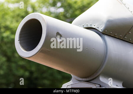 HICKORY, NC, USA-27 MAY 18: The muzzle of a captured German cannon, which sets in the town square as a memorial to the lives lost in WW1. Stock Photo