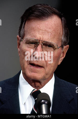 Washington, DC., USA,  1991 President George H.W. Bush delivers a statement while standing at the South Diplomatic entance to the White House. Credit: Mark Reinstein/MediaPunch Stock Photo