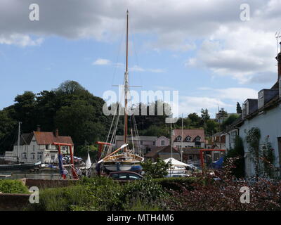 Pin Mill, Ipswich, Suffolk - public house with sail boats in the foreground Stock Photo