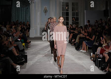 UK Fashion - Model on the runway during the Maria Grachvogel Spring Summer collection and fashion show - London Fashion Week Stock Photo