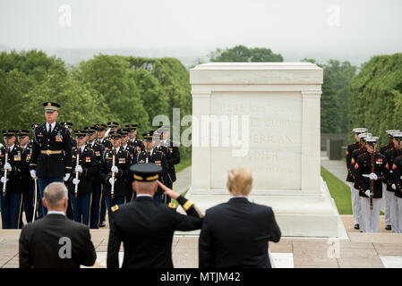 President Donald J. Trump lays a wreath at the Tomb of the Unknown Soldier during a Memorial Day ceremony with Secretary of Defense James N. Mattis and Chairman of the Joint Chiefs of Staff Marine Gen. Joseph F. Dunford Jr., at Arlington National Cemetery in Arlington, Va., May 28, 2018. (DoD photo by Army Sgt. Amber I. Smith) Stock Photo