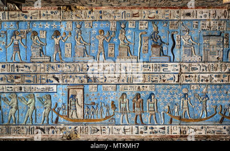 Hieroglyphic carvings in ancient egyptian temple Stock Photo