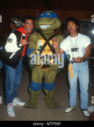 Dinosaur Dracula on X: Ninja Turtles fashion, from 1991. (You can tell it  was 1991 from the haircuts, but also because of the outfit on the right.  The Gulf War bled patriotic