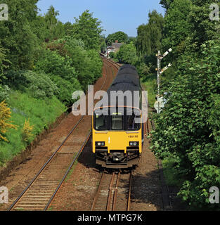 08.45 Southport to Clitheroe 27.5.18 Northern train units no 150132 and 150108 leave Parbold station in West Lancashire with the first direct service Stock Photo