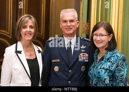 U.S. Air Force Gen. Paul J. Selva, Vice Chairman of the Joint Chiefs of Staff, and his wife, Mrs. Ricki Selva, right, pose for a photo with Dr. Sally Ann Zoll, United Through Reading's Chief Executive Officer, before the United Through Reading’s Tribute to Military Families May 23, 2018, in Washington, D.C. United Through Reading connects military families with their overseas loved ones by providing resources and support to record service members to reading bedtime stories to be sent home. (DoD Photo by U.S. Army Sgt. James K. McCann) Stock Photo