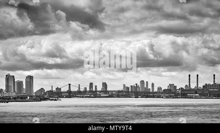 Stormy sky over the Williamsburg Bridge, that connects Manhattan Lower East Side with the Brooklyn, New York City, USA. Stock Photo