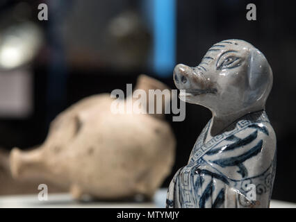 31 May 2018, Germany, Berlin: The 'figure with a pigs head' (R, from China, 19th C.) at the 'Fleisch' (lit. meat) exhibition in the Altes Museum (old museum) in Berlin. The exhibition is from the 01 June to the 31 August. Photo: Soeren Stache/dpa Stock Photo