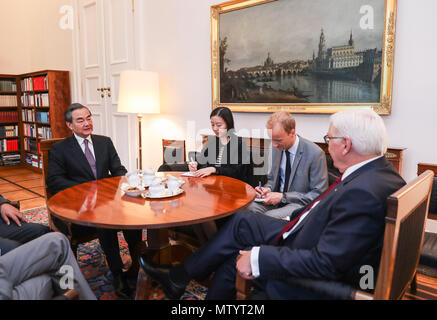 Berlin, Germany. 31st May, 2018. German President Frank-Walter Steinmeier (1st R) meets with visiting Chinese State Councilor and Foreign Minister Wang Yi (1st L) in Berlin, capital of Germany, on May 31, 2018. Credit: Shan Yuqi/Xinhua/Alamy Live News Stock Photo