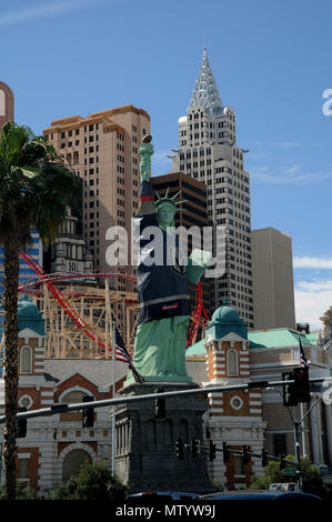 Las Vegas, Nevada, USA. 31st May 2018. Lady liberty becomes Vegas Golden Kinghts fan, Las Vegas, Nevada, USA Credit: Francis Joseph Dean / Deanpictures/Alamy Live News