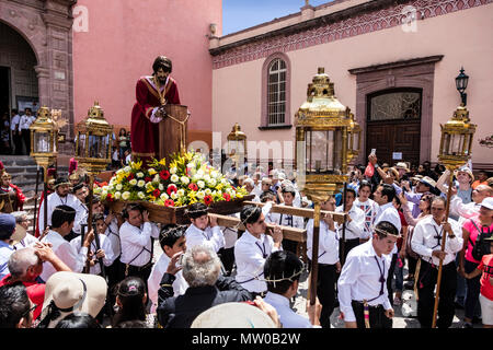 A statue of of JESUS on the pillar is carried down the steps of the SAN RAFAEL chapel during the Good Friday Procession called Santo Encuentro - SAN M Stock Photo