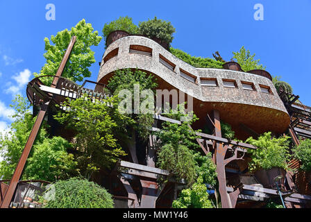 Condominio 25 Verde, an environmentally conscious condo building (urban treehouse) covered in trees and plants, by Luciano Pia, Turin, Italy Stock Photo