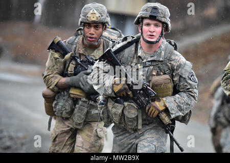 Army paratroopers with Comanche Company, 1st Battalion, 501st Parachute ...