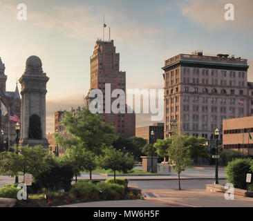 Syracuse, New York, USA. May 28, 2018. View from Clinton Square with the The Soldier's and Sailor's Monument, The State Tower Building and the Gridley Stock Photo