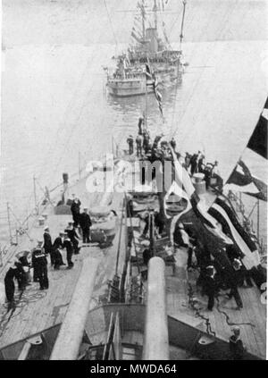. English: View from bridge of HMS Dreadnought during Naval review. 1908. Queen Alexandra of Great Britain (1844-1925) 281 HMSDreadnought bridgeview Stock Photo