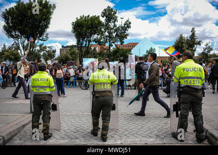 Bogota, Colombia. 31st May, 2018. The Colombian National Police escorts the entrance of the National Registry while the protest reaches its destination. After the presidential elections in Colombia on May 27, some alterations have been found in the formats of vote counting. The total numbers of votes have been altered to give more votes to certain candidates. On May 31, a march was organized to demand that the National Registry of Colombia act in this regard. Credit: SOPA Images Limited/Alamy Live News Stock Photo