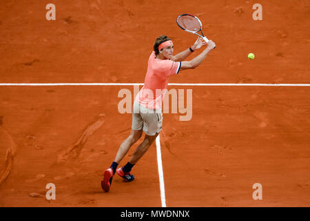 Paris, France. 1st June, 2018. Alexander Zverev of Germany during his 3rd round singles match at Day 6 at the 2018 French Open at Roland Garros. Credit: Frank Molter/Alamy Live News Stock Photo