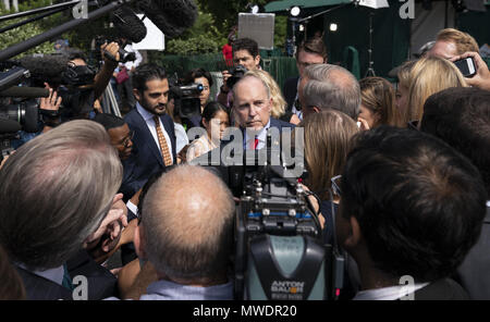 Washington, District of Columbia, USA. 1st June, 2018. White House Chief Economic Advisor Larry Kudlow speaks to reporters at the White House in Washington, DC, June 1, 2018. Credit: Chris Kleponis/CNP Credit: Chris Kleponis/CNP/ZUMA Wire/Alamy Live News Stock Photo