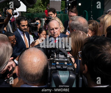Washington, United States Of America. 01st June, 2018. White House Chief Economic Advisor Larry Kudlow speaks to reporters at the White House in Washington, DC, June 1, 2018. Credit: Chris Kleponis/CNP | usage worldwide Credit: dpa/Alamy Live News Stock Photo