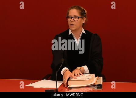 01 June 2018, Germany, Bremen: Judge Sabrina Staack opens a conciliation hearing at the labour and employment court. A translator is sueing his former employer BAMF, the German Office for Migration and Refugees, for terminating his employment. The plaintiff himself did not appear in court. Photo: Carmen Jaspersen/dpa Stock Photo